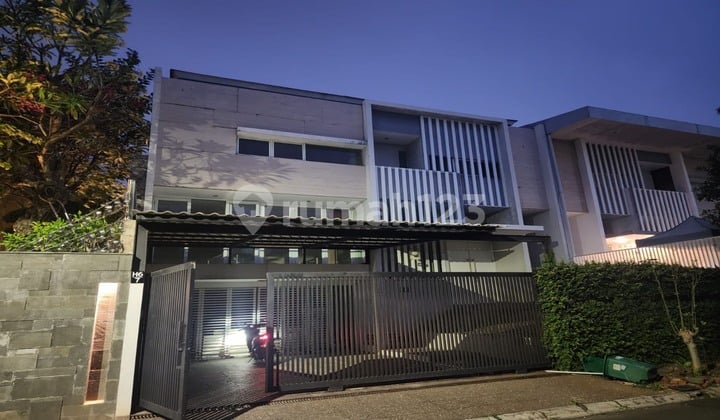 Rumah Mewah 3 Lantai Citra Garden 6 Jakarta Barat Siap Huni