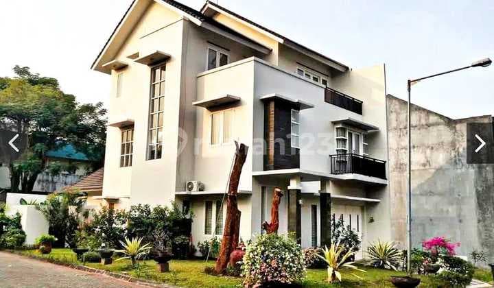 Dijual Rumah 3 Lantai di Hook - Dekat SIS, Mayapada, SQ