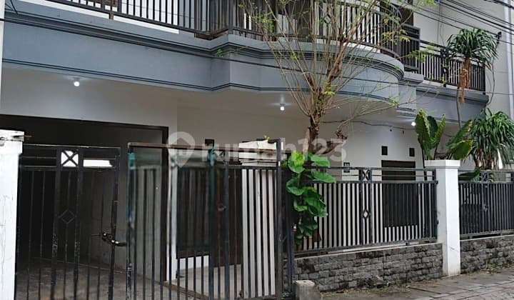 LARGE HOUSE, MANY ROOMS IN RAYA MEDAYU RUNGKUT