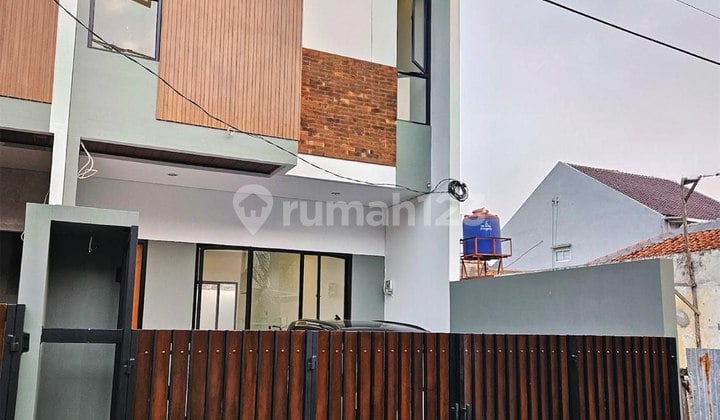 Termurah Rumah Lux di Perumahan Housing 1, Pondok Gede, Bekasi