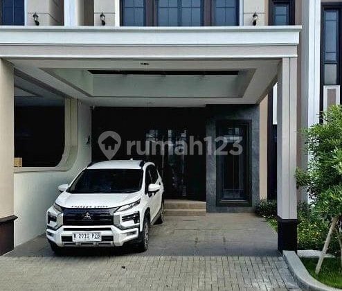 Disewakan Rumah 2 Lantai Cluster Klasika Levente Grand Wisata Bekasi - 4Kt, Dekat Living World Mall