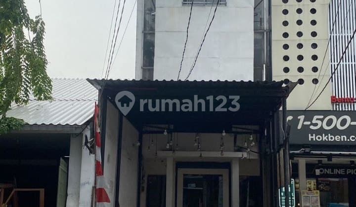 Disewakan Ruko 3,5 Lantai di Tebet Raya - Lokasi Strategis Dekat Stasiun KRL!