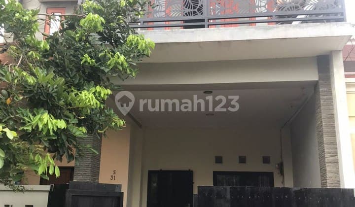 Urgent! Rumah 3 Lantai Siap Huni di Perumahan Bumi Anggrek - Full Furnished, Seberang Taman!