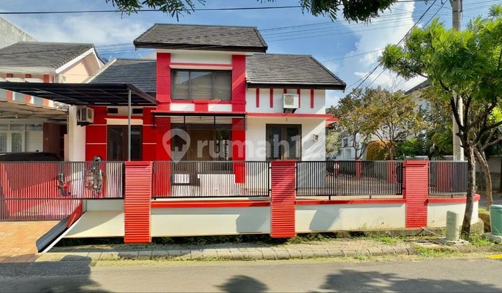 Sewa Rumah Nyaman di Kemang Pratama – Halaman Luas, Gazebo, Cocok untuk Keluarga