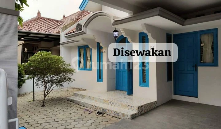 Disewakan Rumah Full Furnish Baru Renovasi di Kemang Pratama - Bebas Banjir, Siap Huni