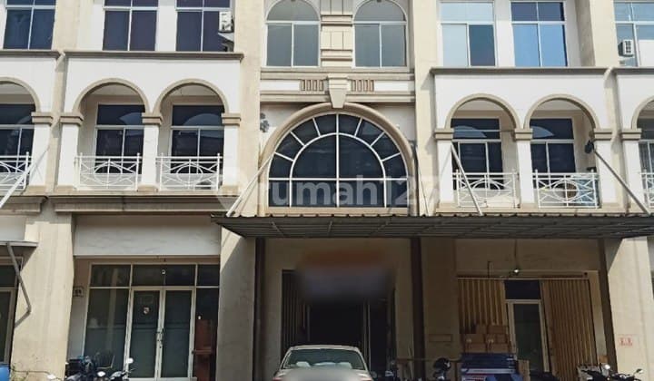 Ruko Siap Pakai 3 Lantai Ramai dan Strategis Boulevard