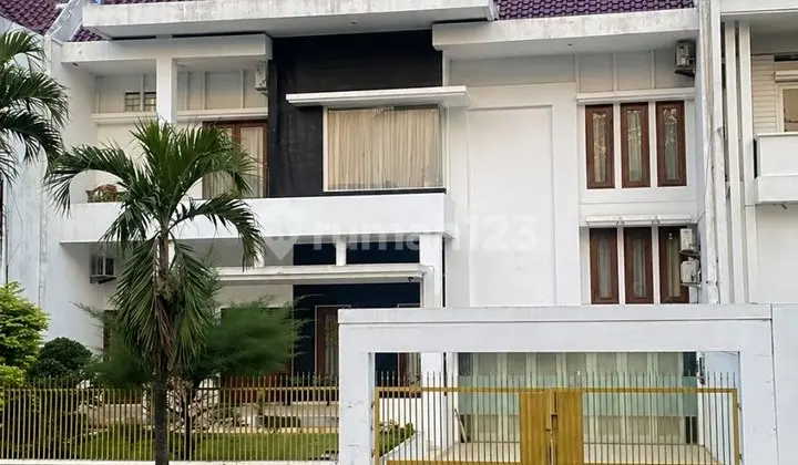 Luxury House in Kota Wisata Cibubur - Land Area 495m², 3 Floors, Price 6.5 Billion, Negotiable!