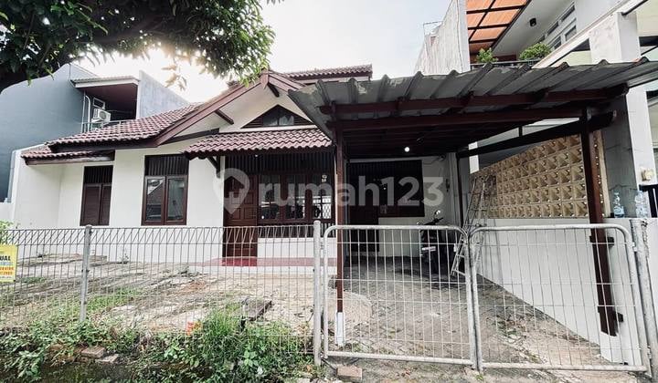 Rumah Besar Harga Tanah - 2 Carport, Air PAM, Lokasi Favorit Kemang Pratama 2