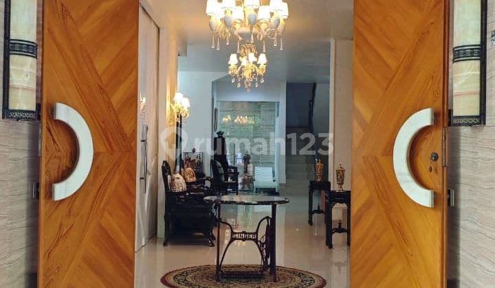 Rumah 2 Lantai Dengan Rooftop Di Cempaka Putih