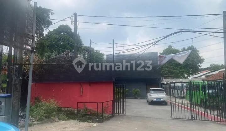 Dijual Tanah Komersil Beserta Bangunan Lokasi Tepi Jalan Panjaitan Cawang