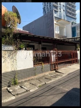 Disewakan Rumah Luas Nyaman Lokasi Strategis di Tebet Barat Jakarta Selatan