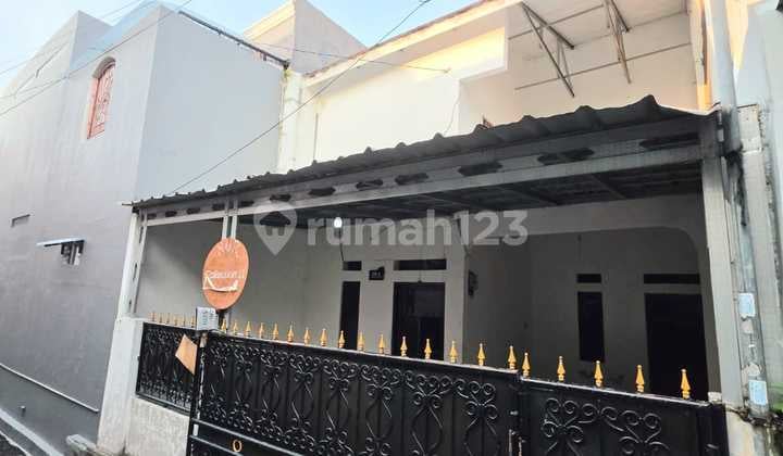 Translation: For Rent: 2-Story House, Strategic Location in Kav DKI Pondok Kelapa, East Jakarta