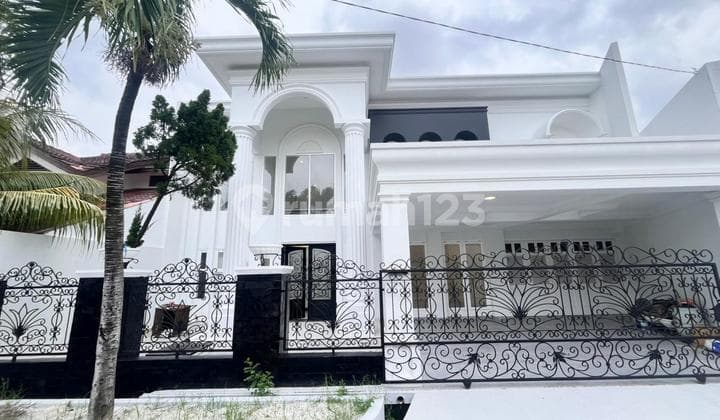 Rumah American Classic 2 Lantai SHM Dekat Akses Tol Siap Huni di Komplek Eramas 2000, Jakarta Timur
