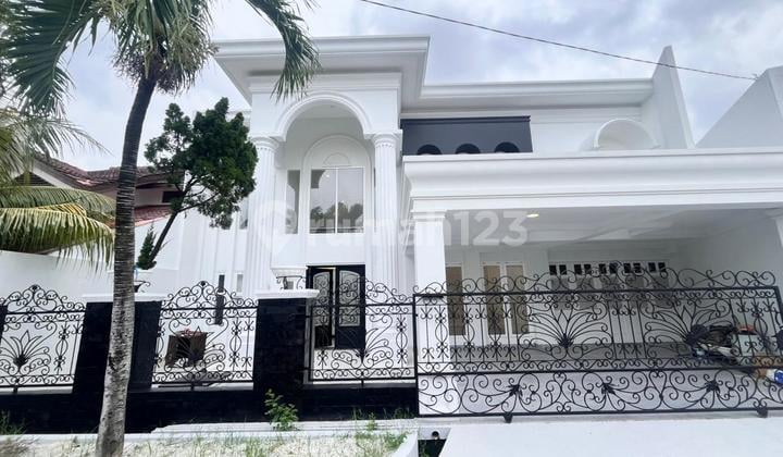 Rumah American Classic 2 Lantai SHM Dekat Akses Tol Siap Huni di Komplek Eramas 2000, Jakarta Timur