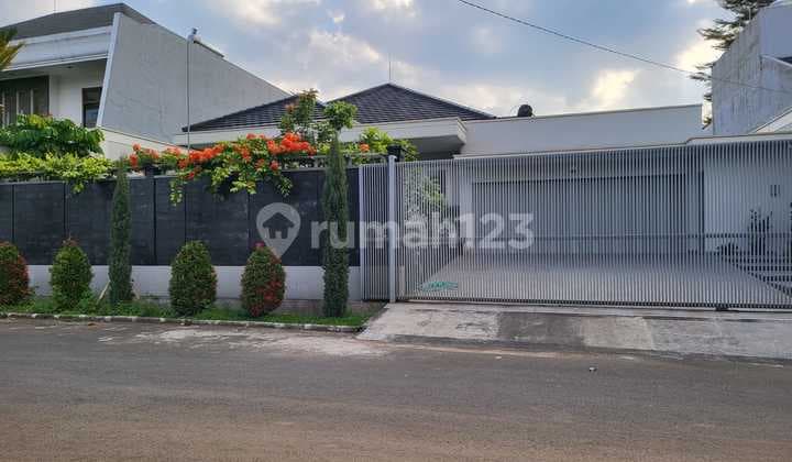 Rumah Bagus Nyaman lokasi strategis di Lembang Bandung! dekat Jalan Raya! NEgo