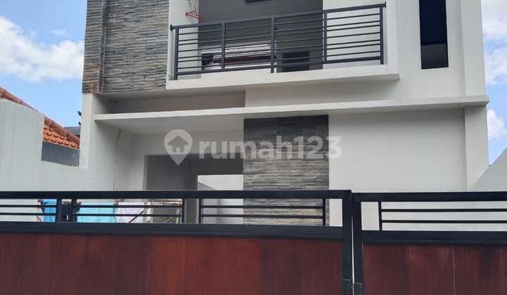 Modern 2-Story New House Sale In Exclusive Dalung Permai Housing 5m Road