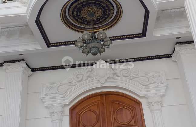 Luxurious Furnished Home One Gate 3 Floors with Pool, Imam Bonjol, 7m Street, Near Kuta