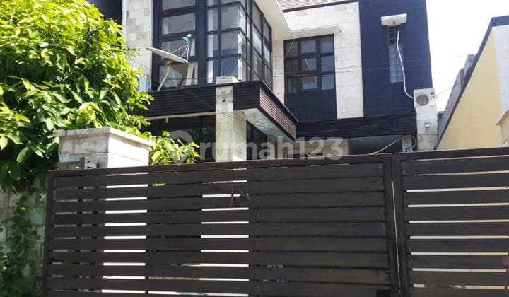 Rumah Ada Pool 2Lt 150M2 Strategis Dkt Raya Tk Pakerisan Panjer Jl6mtr