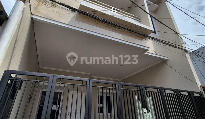 Rumah Baru Lebar 6 di Tanjung Duren Jakarta Barat