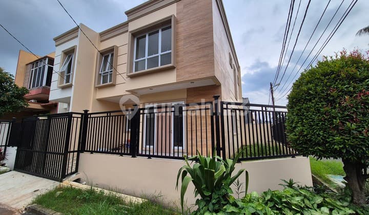 Rumah Baru Hoek Lebar 9,5 Siap Huni Jarang Ada di Boulevard Depan Taman Dalam Cluster di Gading Serpong