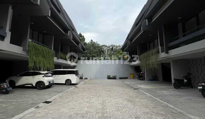 Rumah Brand New di Lokasi Bagus Kemang