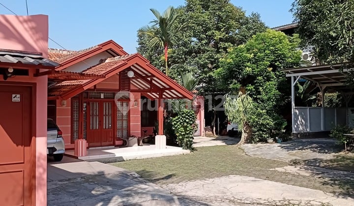 Rumah dengan Tanah Luas Dijual Hitung Tanah di Jl.raya Taman Kopo Indah 1