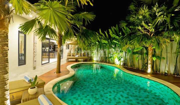 FOR SALE FOR RENT 3 BEDROOM COMPLETE VILLA IN SEMINYAK - AF521