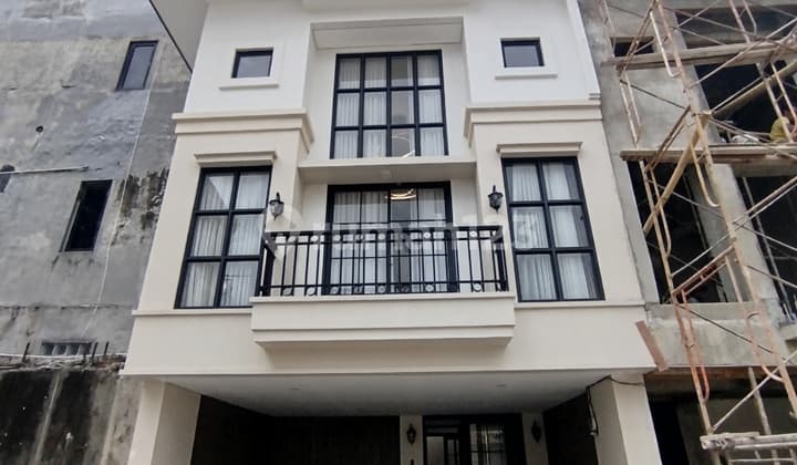 Rumah Modern Mampang Heritage Siap Huni
