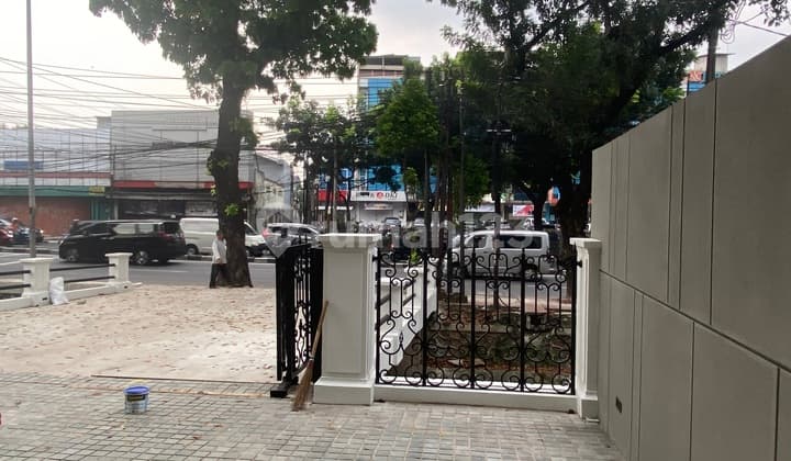 Dijual Gedung Brand New Dekat Stasiun KRL