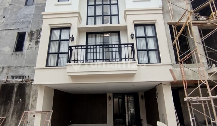Rumah Mampang Heritage Modern di Jaksel