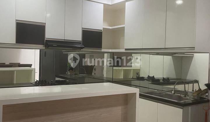 Disewakan Rumah 3 Lt di Pejaten Jaksel Lt 100 M2 Lb 250 M2 Ada 4+2 Kt 3+1 Km Semi Furniture Siap Huni, Min Sewa 2 Thn,Nego Yuk Sampai Deal
