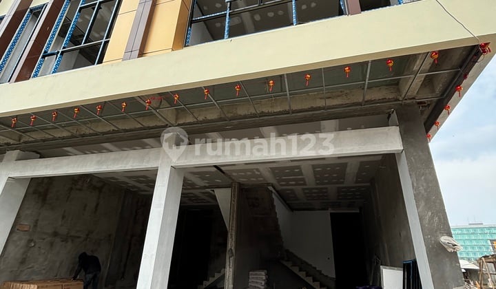 Dijual Ruko Baru 3 Lt 4,5 X 13 M2 Dekat Pik. SHM Ada 3 Km, Carport 2 Mobil, Row Jalan 2 Mobil, Acess Dekat ke Pik, Pluit, Muara Karang, Jelambar