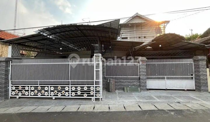 Disewakan Rumah 1 LT di Kebon Jeruk LT 225 M2 LB 225 M2 Ada 4 KT 2 KM Semi Furniture, Siap Huni, Carport 1 , Garasi 1 Mobil, Ayo Survei Yuk!Limited