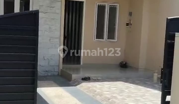 For Rent Newly Renovated 2-Story House 8 X 15 M2 in Denpasar Bali Sesetan Has 3+1 BR 3 Semi Furnished Bathrooms, Carport for 1 Car, Access Lane for 1 Car