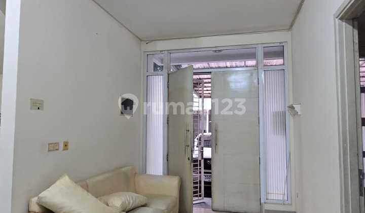 Disewakan Rumah 2 LT 8 X 18 M2 di Green Lake City Cluster America Ada 3+1 KT 3+1'Km Ada Furniture, Siap Huni, Ayo Survei Segera Yuk, Limited Edition