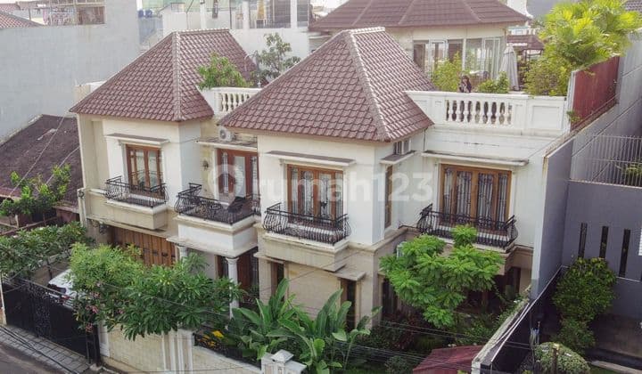 Dijual Rumah 2,5 LT di Slipi Jakarta Barat Dekat Universitas Jakarta LT 432 M2 LB 770 M2 Ada 6 KT 9 KM Ada Rooftop, Siap Huni,Semifurniture,Nego!