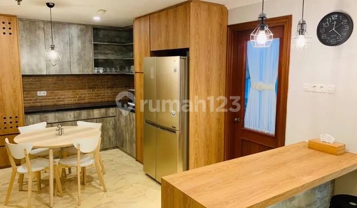 Disewakan Apartemen Slipi Grogol Type 3 Br + 2 Km Full Furniture Luas 117 M2 Dekat Ke Sudirman- Slipi Cocok Untuk Keluarga, Siap Huni, Survei Yuk!