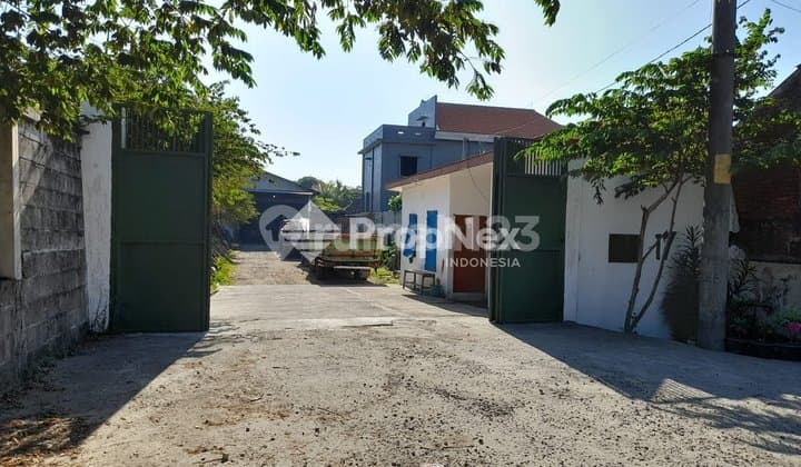 Warehouse size 3000 square meters 0 Putat Lor street Menganti Gresik.
