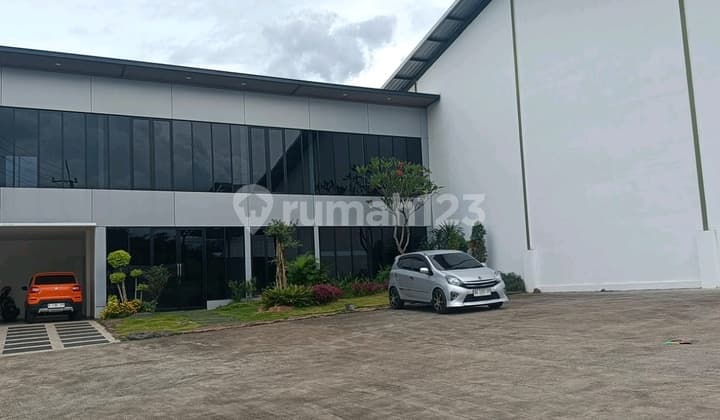 New Clean Warehouse on Pasuruan Highway with Container and Wingbox Access