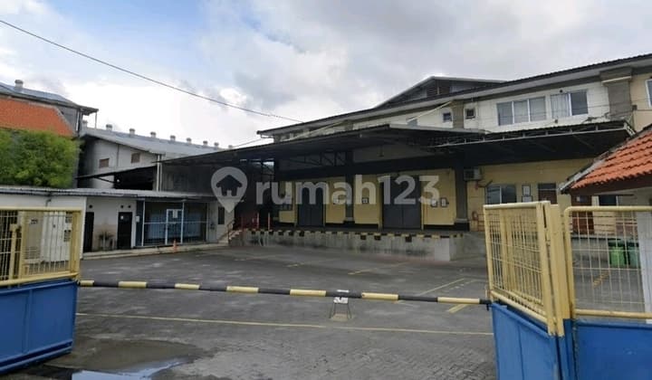 Gudang Lantai Cor Loading Dock Jalan Raya Mahendradata Denpasar Bali