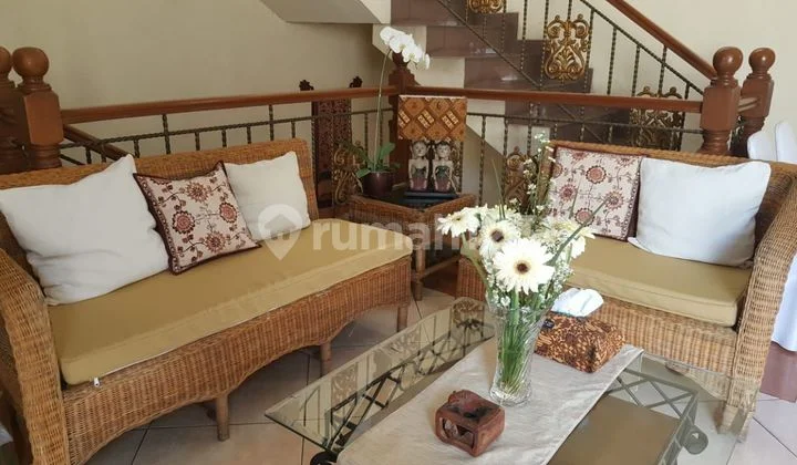 For Sale, Ready-to-Occupy House in Tebet Dalam with One-Car Road Access