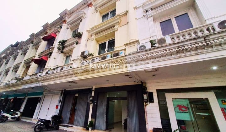 Ruko Hook 4 Lantai SHGB di Royal Palace Tebet Jaksel
