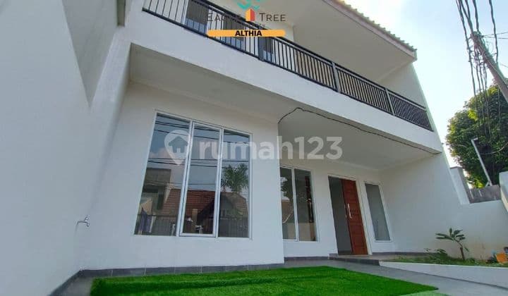 Rumah Bagus Shm 2 Lantai Siap Huni Menghadap Timur