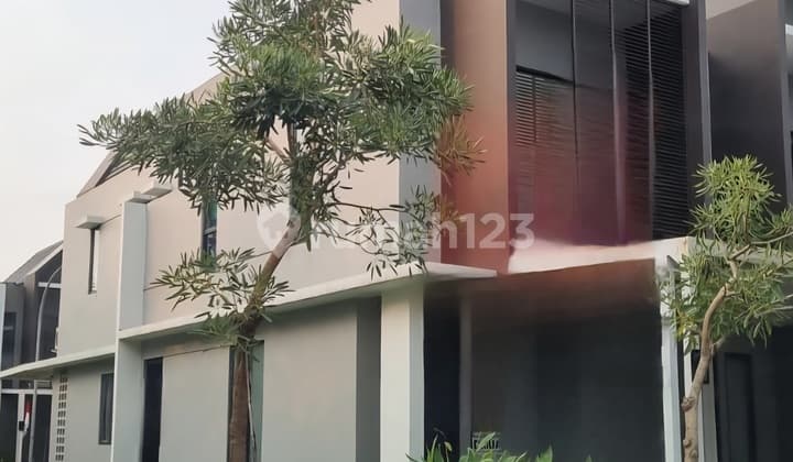 Beautiful Ready-to-Live House with SHM Corner Position in Graha Raya Bintaro