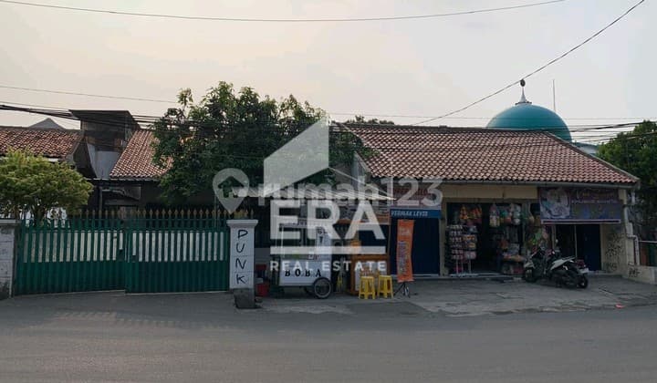 Dijual cepat rumah luas di Ciledug, bonus 3 kios siap pakai