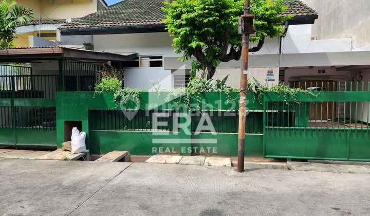 Dijual cepat rumah 2 lt. di Kav. Polri Jelambar Jakarta Barat LT/LB = 254m²/300 m²