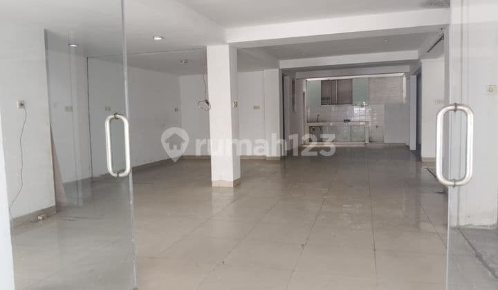 Workspace Dalam Hunianork 2 Lantai dan Depan Jalan Raya..