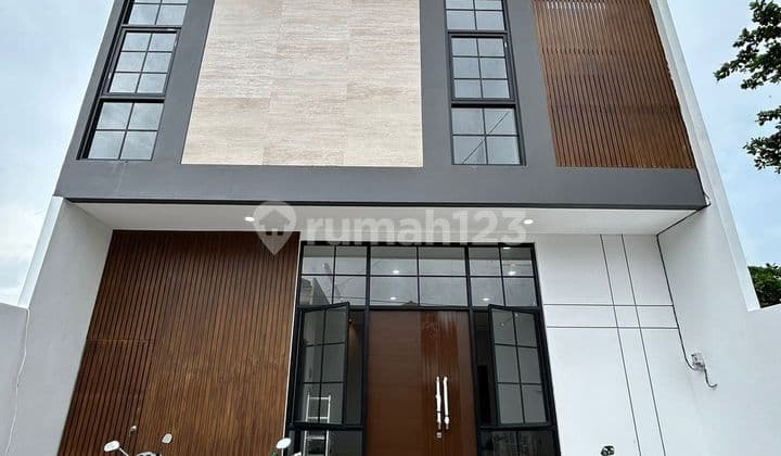 Rumah Sutorejo 2 Lantai Dengan Bathup Dekat ITS