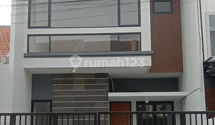 Rumah Klampis Dekat Pusat Kota Lokasi Strategis