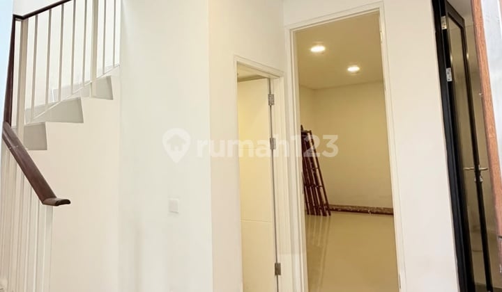 Rumah Northwest 2 Lantai Bagus Siap Huni Dekat Club House